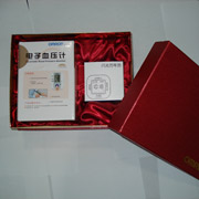 欧姆龙手臂全自动电子血压计HEM-8102 礼盒装 直销优惠价格:345元